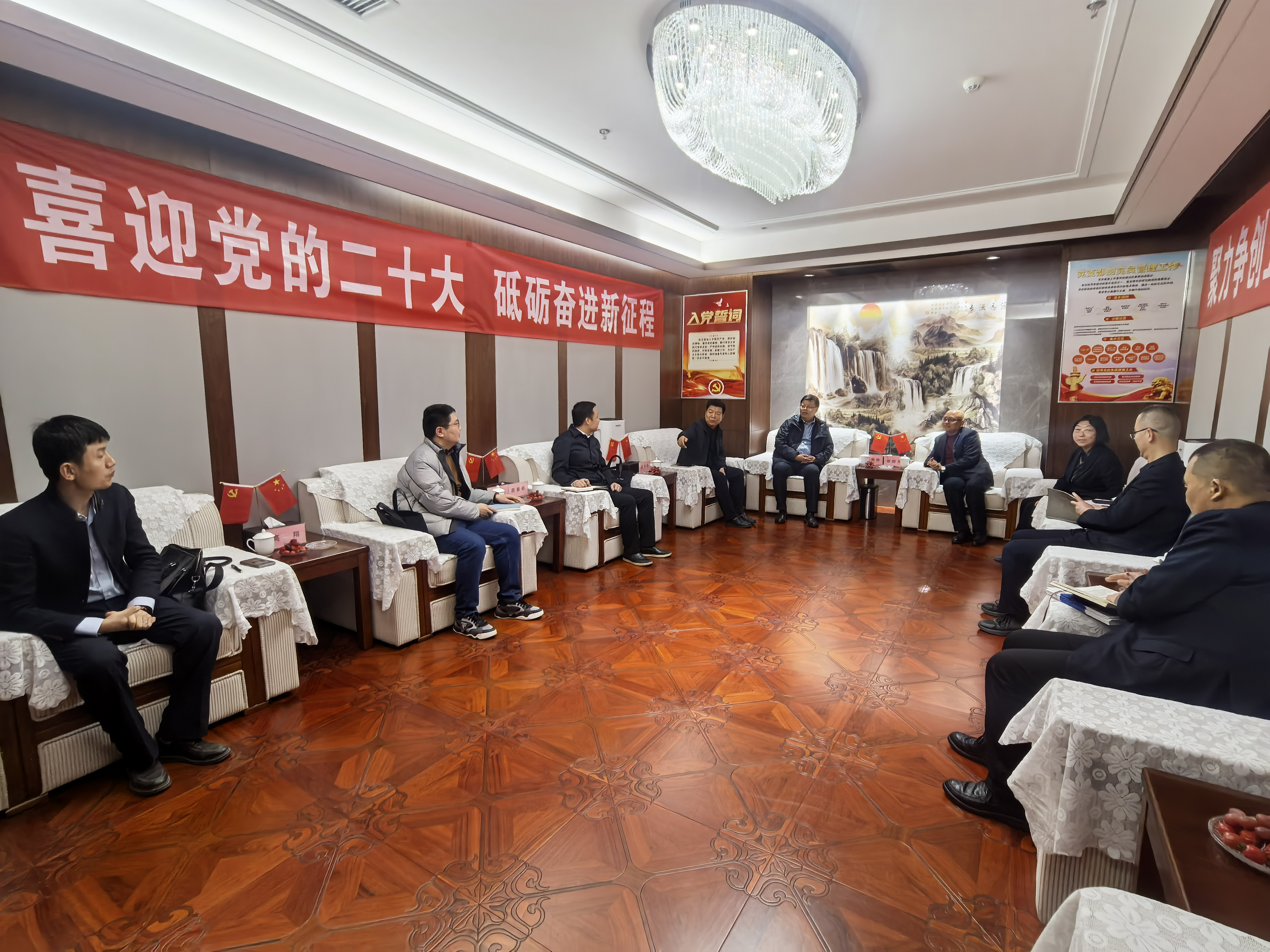 陜西工商職業(yè)學(xué)院校領(lǐng)導(dǎo)調(diào)研華原控股集團(tuán)